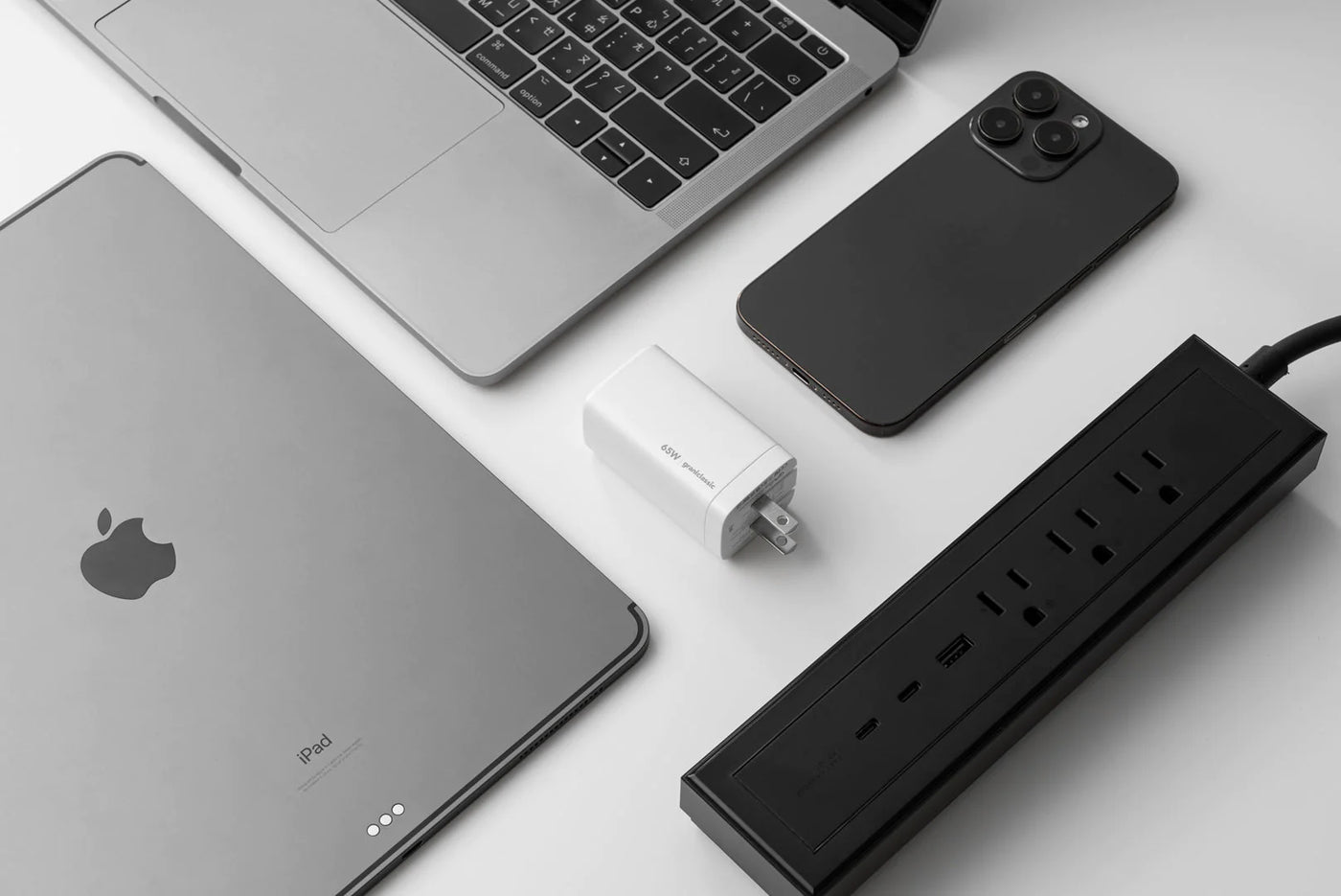 充滿快樂 ApexVolt PD30W GanUltra 充電器