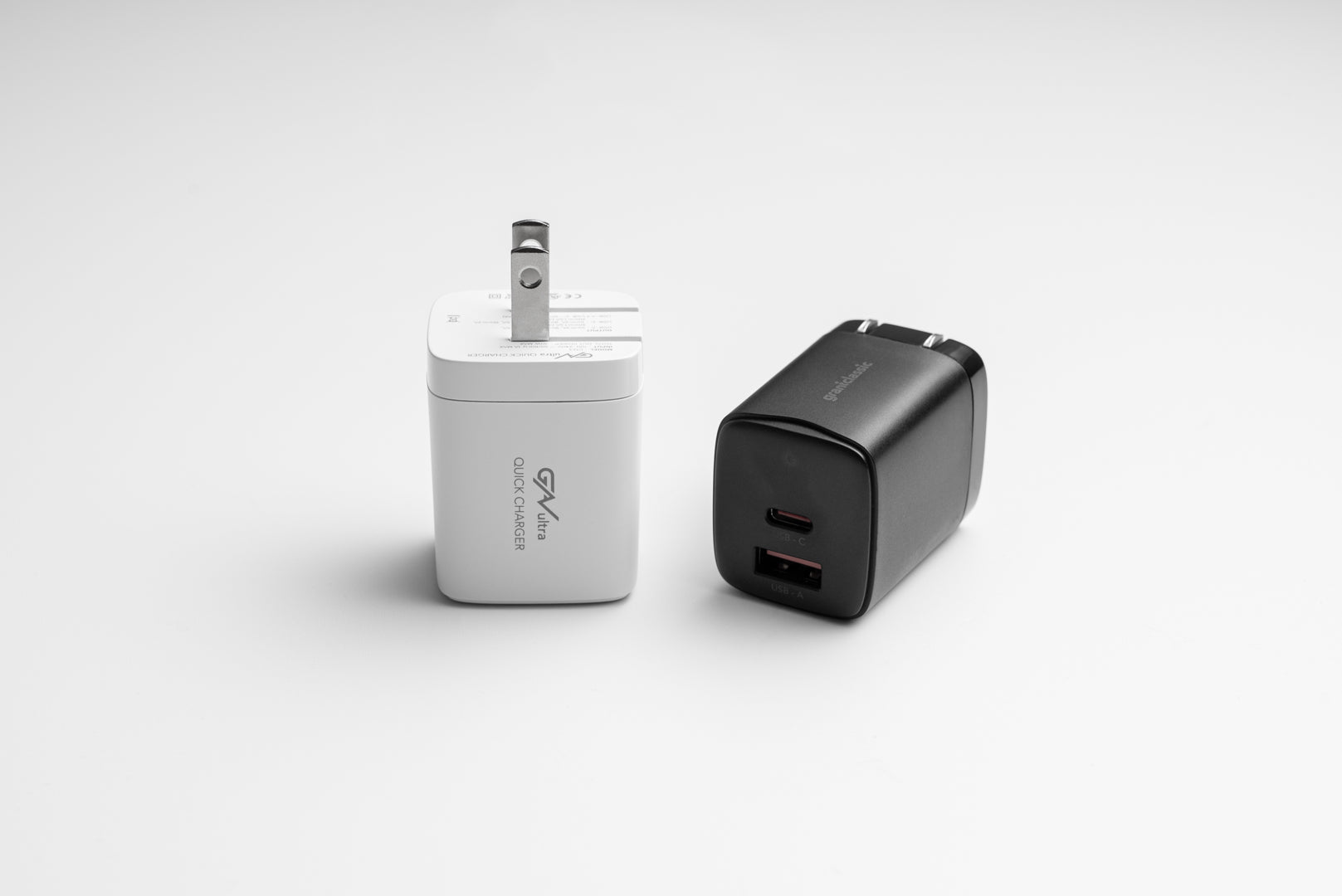 充滿快樂 ApexVolt PD30W GanUltra 充電器 — 圖 2 | grantclassic