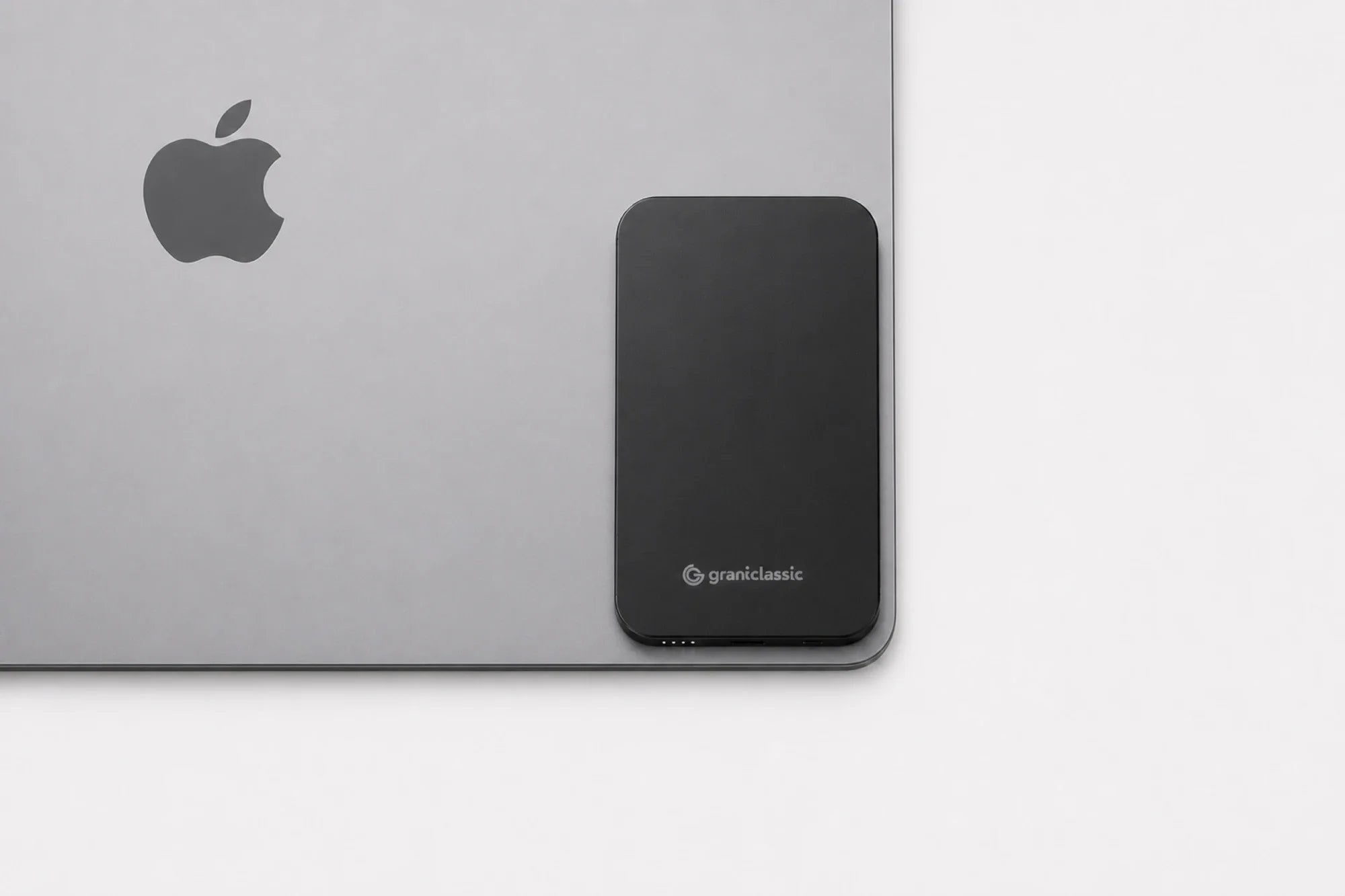 MacBook 邊角，R 角圓潤服貼